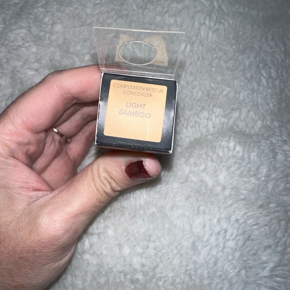 New bareMinerals Complexion Rescue Brightening Under Eye Concealer